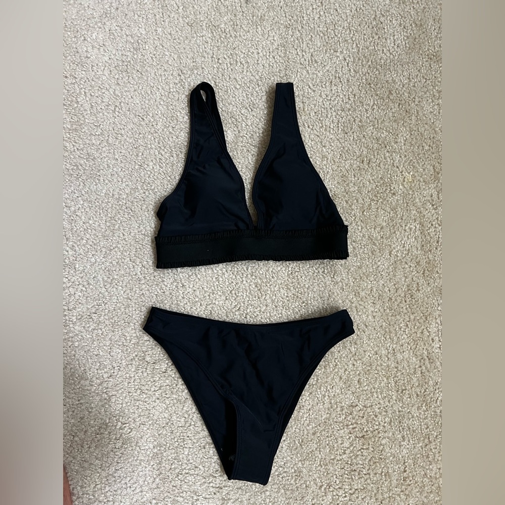 BRAND NEW ruffled bikini